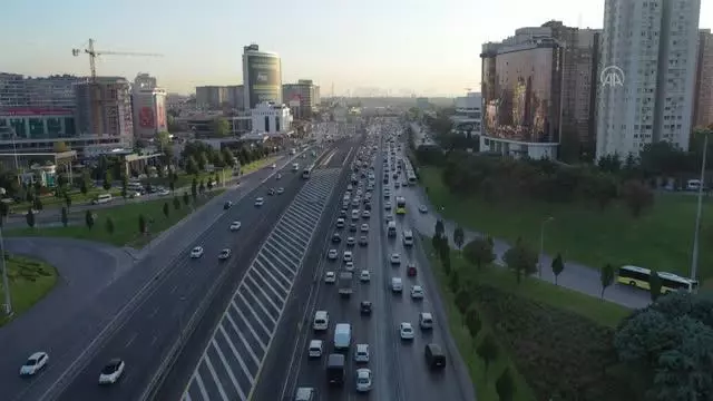 Haftanın ilk iş gününde trafik yoğunluğu yaşanıyor