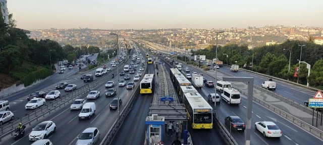 İstanbul yeni haftaya yüzde 54 trafik yoğunluğu ile başladı