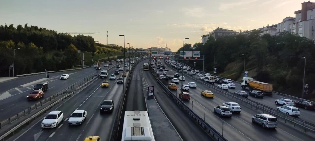 İstanbul yeni haftaya yüzde 54 trafik yoğunluğu ile başladı