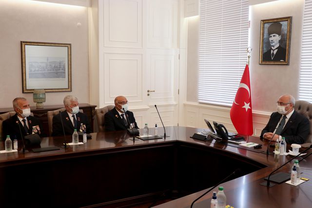 İzmir'de şehit aileleri ve gazi dernekleri Vali Köşger ve Büyükşehir Belediye Başkanı Soyer'i ziyaret etti