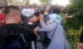 Meydanda buluştular! Kadınlar, binlerce insanın önünde yasak aşk yüzünden kavga etti
