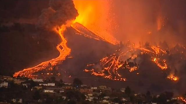 Kanarya Adaları'ndaki yanardağ patlamasında lavlar meskenlere ulaştı! 5 bin kişi bölgeden tahliye ediliyor