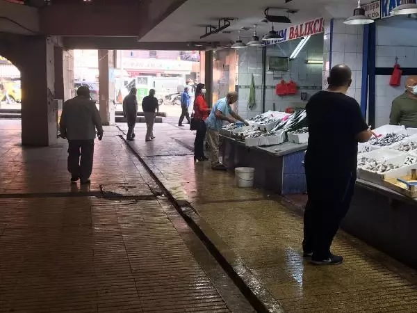KARADENİZ DENİZ SUYU SICAKLIĞI NORMALE DÖNDÜ, TEZGAHLAR BALIKLA DOLDU