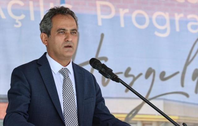 Milli Eğitim Bakanı Mahmut Özer: Vaka sayıları artsa da artık okulları kapalı tutma gibi bir lüksümüz yok