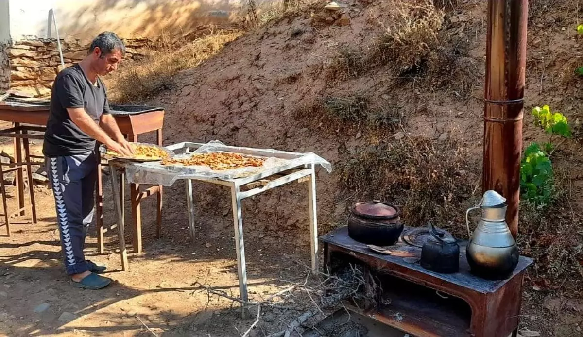 Muş'ta üreticilerin kurutmalık mesaisi sürüyor