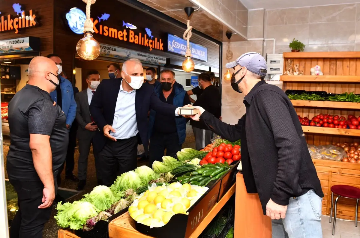 YENİ BALIK HALİNE TAŞINAN ESNAFA İLK HEDİYE ZORLUOĞLU'NDAN
