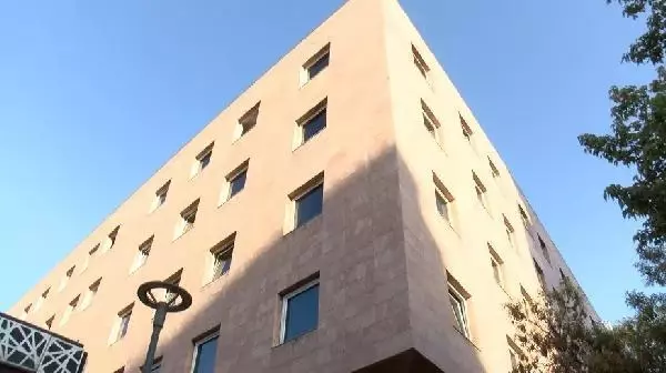 6 KATLI İŞ MERKEZİNİN TERASINDA YANGIN