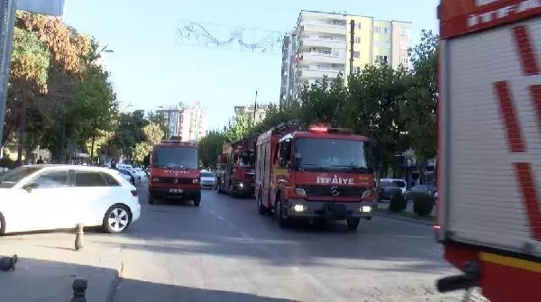 6 KATLI İŞ MERKEZİNİN TERASINDA YANGIN