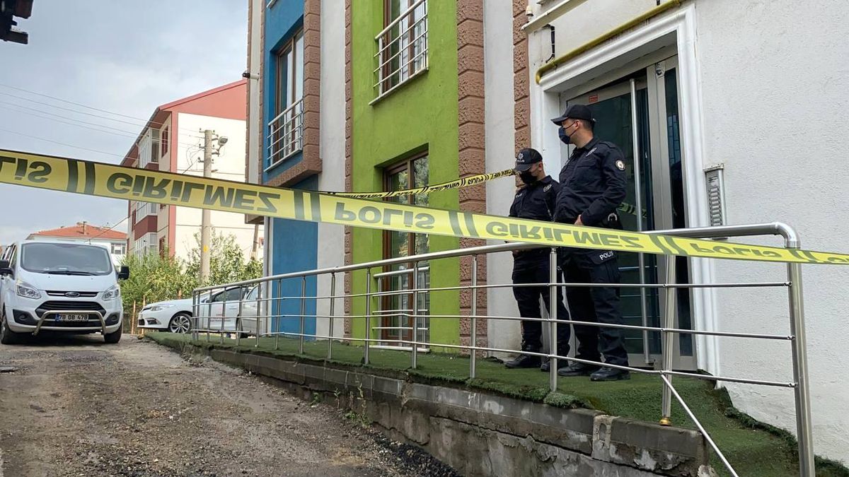 Arkadaşlarının merakı acı gerçeği ortaya çıkardı! Genç, iple doğal gaz borusuna asılı halde bulundu