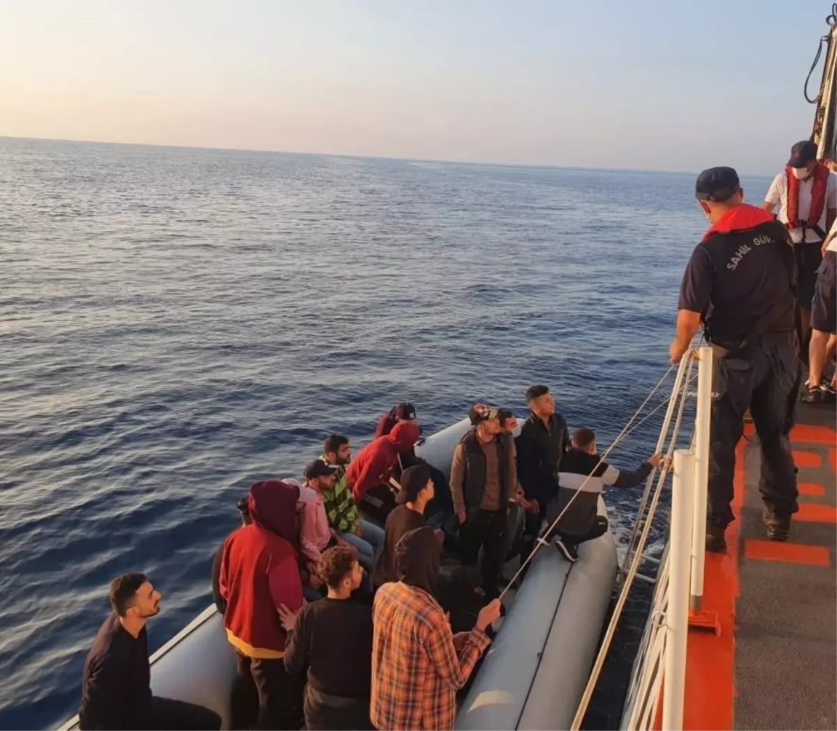 Aydın'da Türk kara sularına geri itilen 158 kişi kurtarıldı