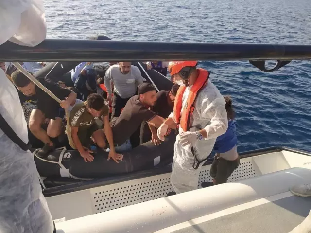 Aydın'da Türk kara sularına geri itilen 158 kişi kurtarıldı