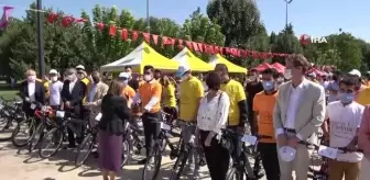 Fatma Şahin: Başkan Fatma Şahin, halat çekme yarışmasında Büyükelçi Meyer-Landrut'u yendi Fatma Şahin: Başkan Fatma Şahin, halat çekme yarışmasında Büyükelçi Meyer-Landrut'u yendi