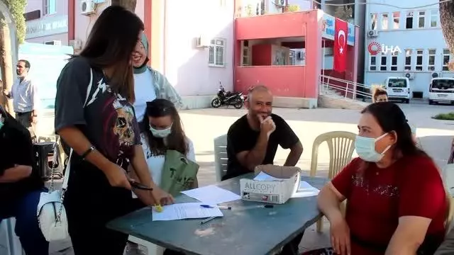 Belediyenin teşvikiyle aşı oldular ikramları kaptılar