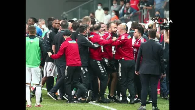 Beşiktaş'ta maç bitti saha kenarı karıştı - Haberler Spor