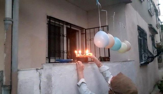 karantinadaki minik abdullah a balkonda dogum 2 14410760 o