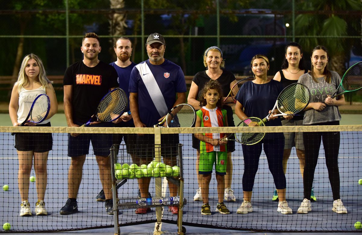 Kepez Belediyesi'nden ücretsiz tenis kursu