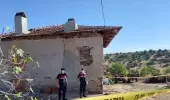 Eşinden ayrı yaşayan kadın, yanında kaldığı babasını boğazından bıçaklayarak öldürdü
