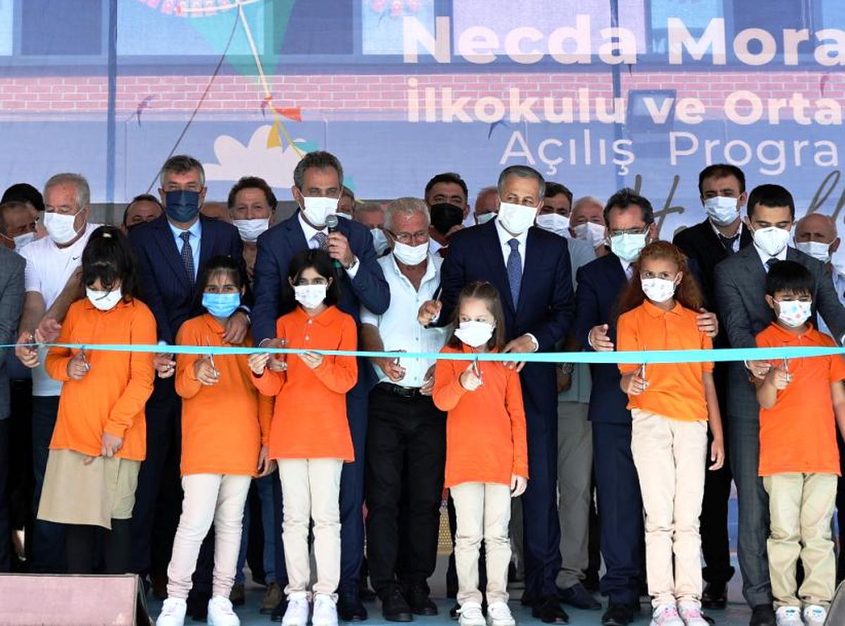 Milli Eğitim Bakanı Özer, Şile'de okul açılışına katıldı