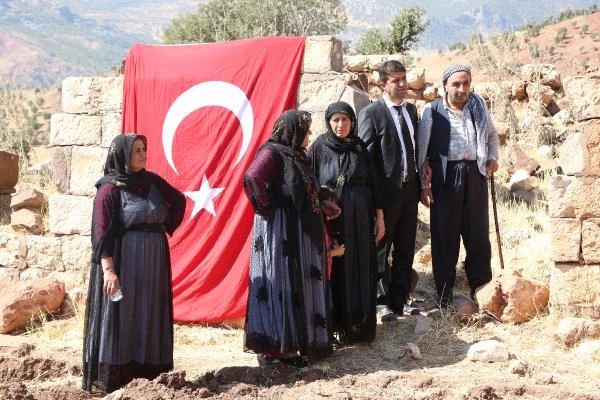 PKK 12 yakınını katletti, saldırının olduğu eve 34 yıldır Türk bayrağı asıyor