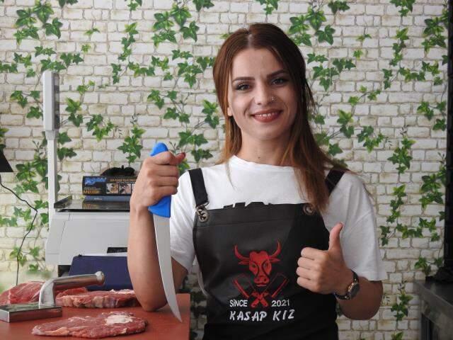 Poşet açarak işe başlayan genç kadın, şimdi kendi kasap dükkanının patronluğunu yapıyor