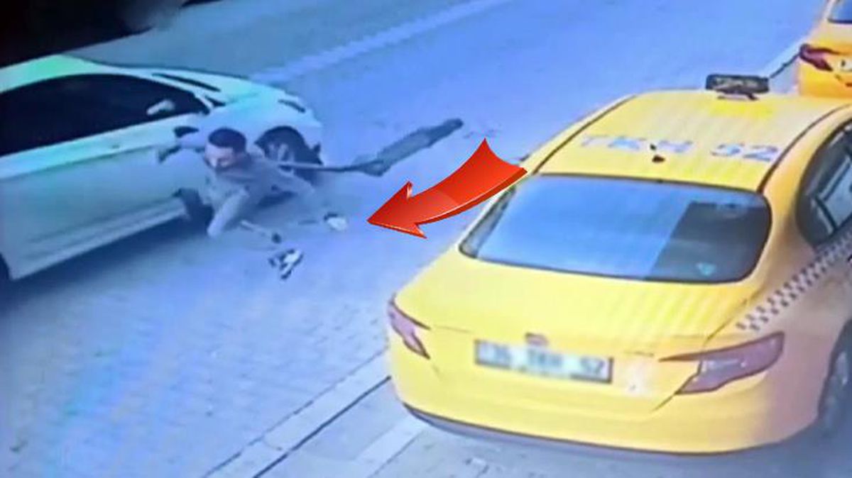 Şaka yapmak isteyen amca, scooter kullanan yeğenine çarptı! Havaya savrulduğu anlar kamerada