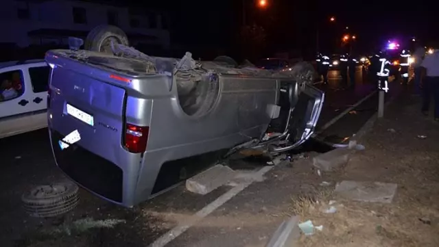 Takla atıp karşıya geçen minibüs devrildi: 3'ü çocuk 5 yaralı