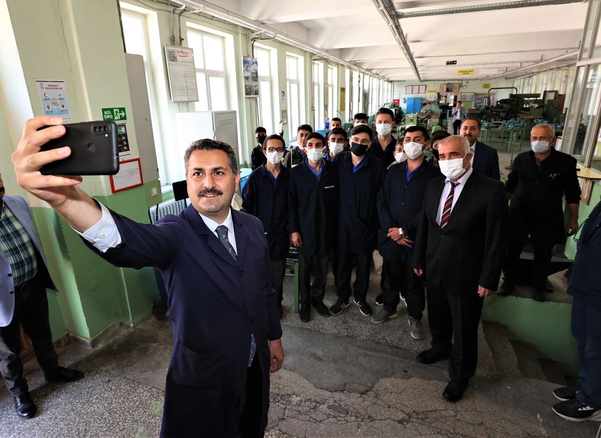 Tokat Belediye Başkanı Eyüp Eroğlu Mesleki ve Teknik Anadolu Lisesini ziyaret etti