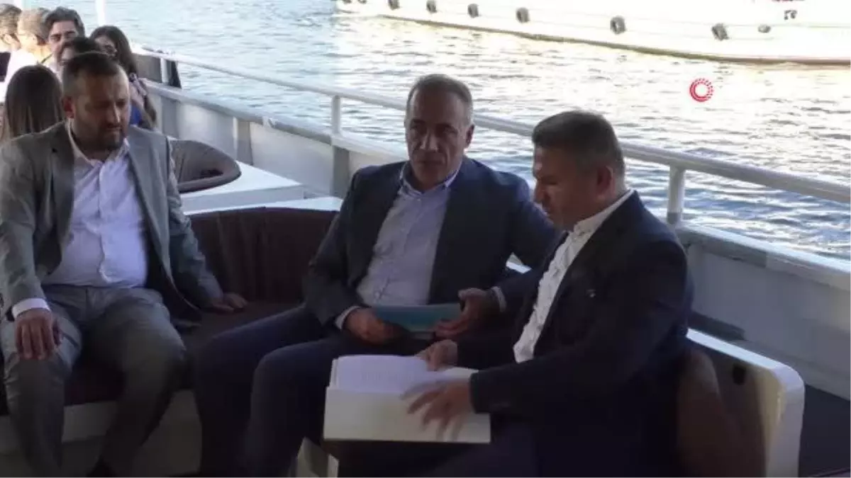 Türkiye'de yaşayan göçmen sanatçılar Boğaz turunda bir araya geldi