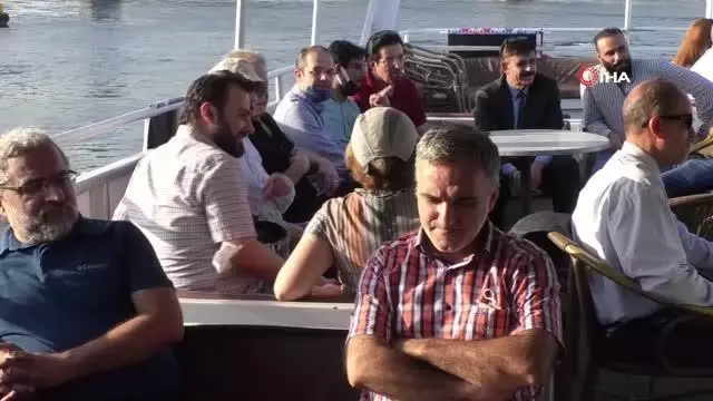 Türkiye'de yaşayan göçmen sanatçılar Boğaz turunda bir araya geldi