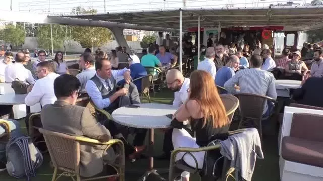Türkiye'de yaşayan göçmen sanatçılar Boğaz turunda bir araya geldi