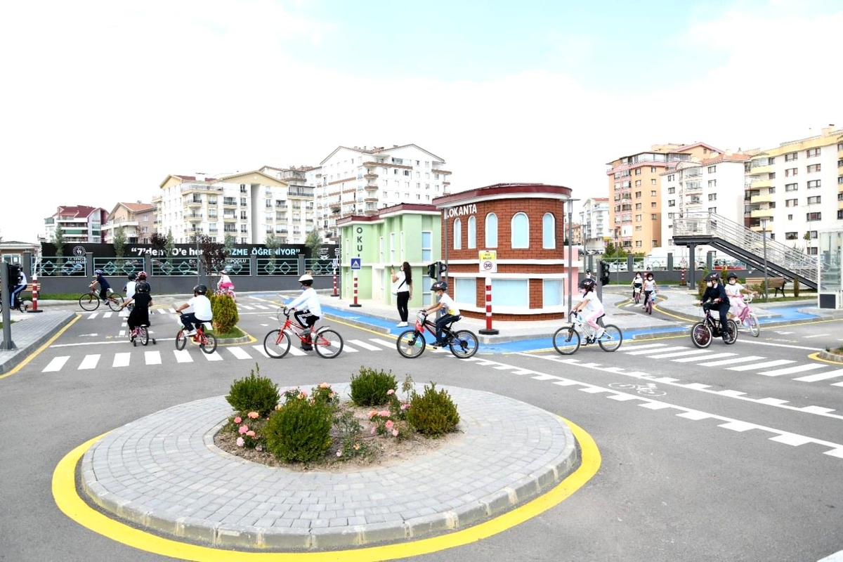 Avrupa Hareketlilik Haftası'nda minikler pedal çevirdi - Vimarsana News