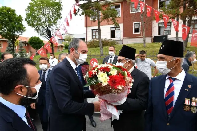 Son dakika: Bakan Gül: Türkiye, terör örgütlerini dize getirebilecek güçtedir