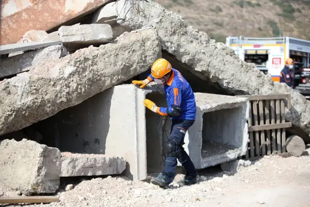 BALIKESİR - Deprem tatbikatı gerçeğini aratmadı