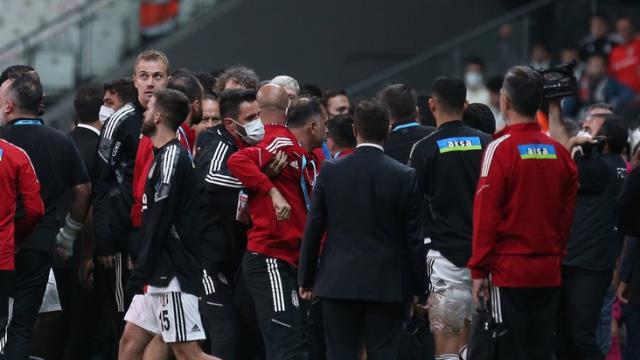 Bir Balotelli herkesin istikrarını bozdu! Rosier'e maç sonunda sürpriz kırmızı kart