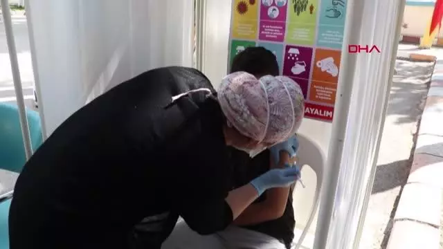 BURDUR'DA ÖĞRENCİLER AŞILANDI