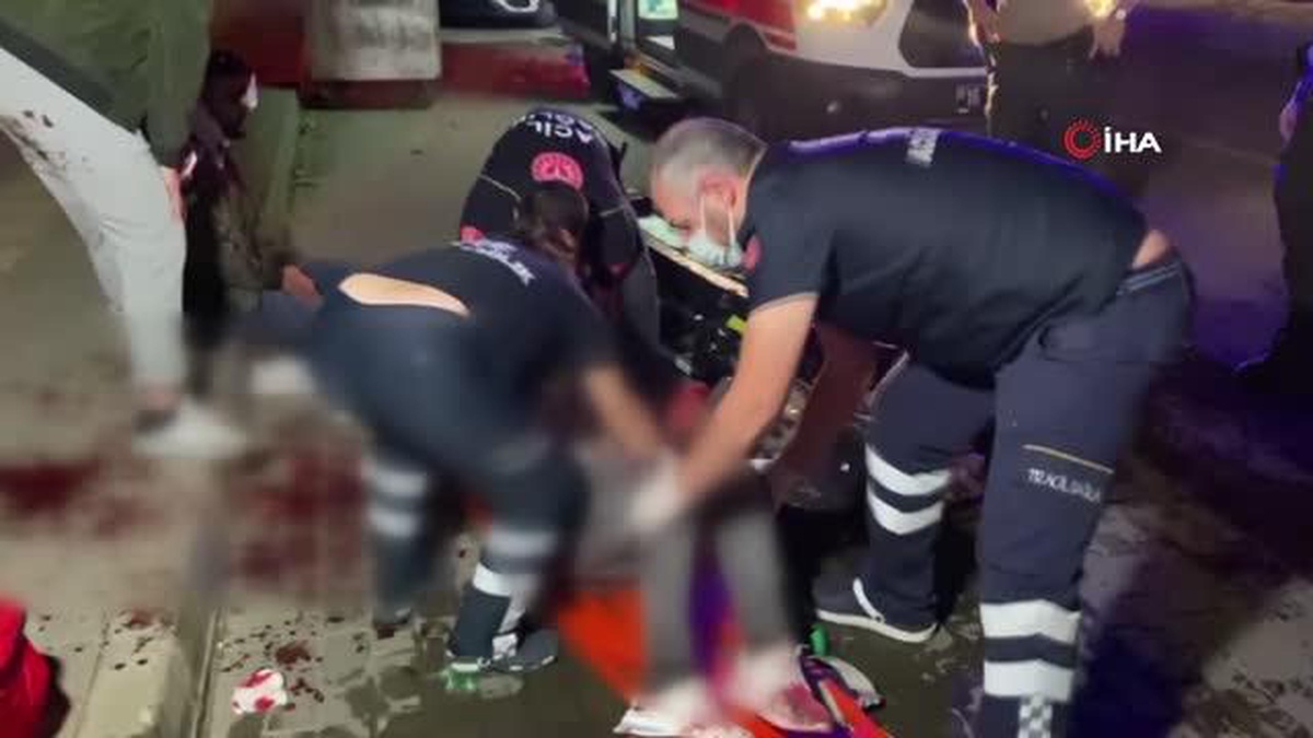 Kontrolden çıkan otomobil park halindeki otobüse arkadan çarptı: 1 ağır, 3 yaralı - Vimarsana News