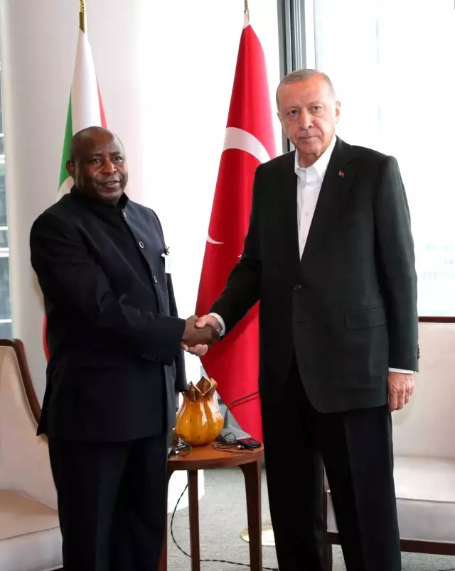 Cumhurbaşkanı Erdoğan, New York'ta Burundi Cumhurbaşkanı Ndayishimiye ile bir araya geldi