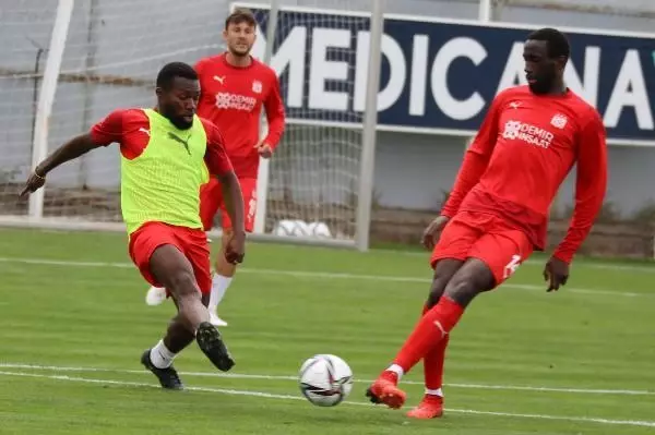 Sivasspor'da Fatih Karagümrük mesaisi başladı