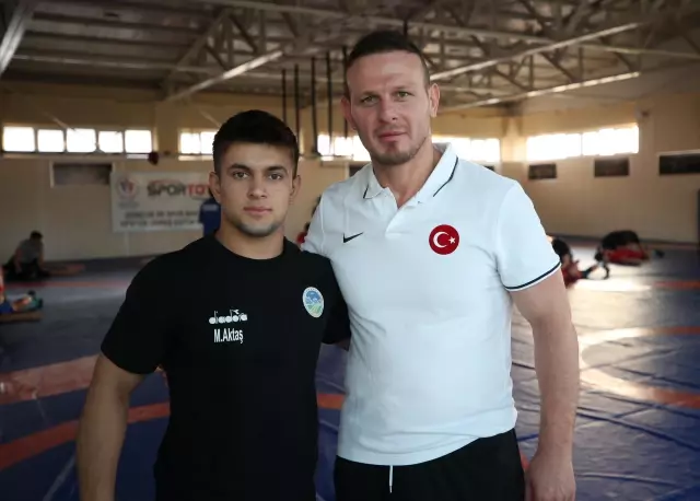 Dünya şampiyonu işitme engelli güreşçi, olimpiyatlarda altın madalyaya odaklandı
