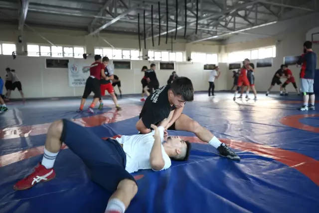 Dünya şampiyonu işitme engelli güreşçi, olimpiyatlarda altın madalyaya odaklandı