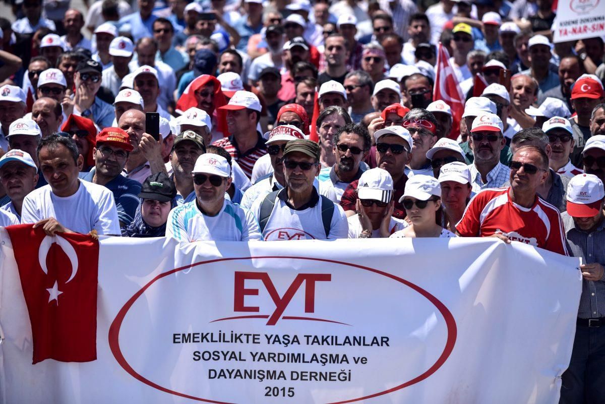 EYT'de son durum! Kasım 2021 EYT Meclis'e geldi mi? EYT çıkacak mı? EYT ne demek, kaç kişiyi kapsıyor?