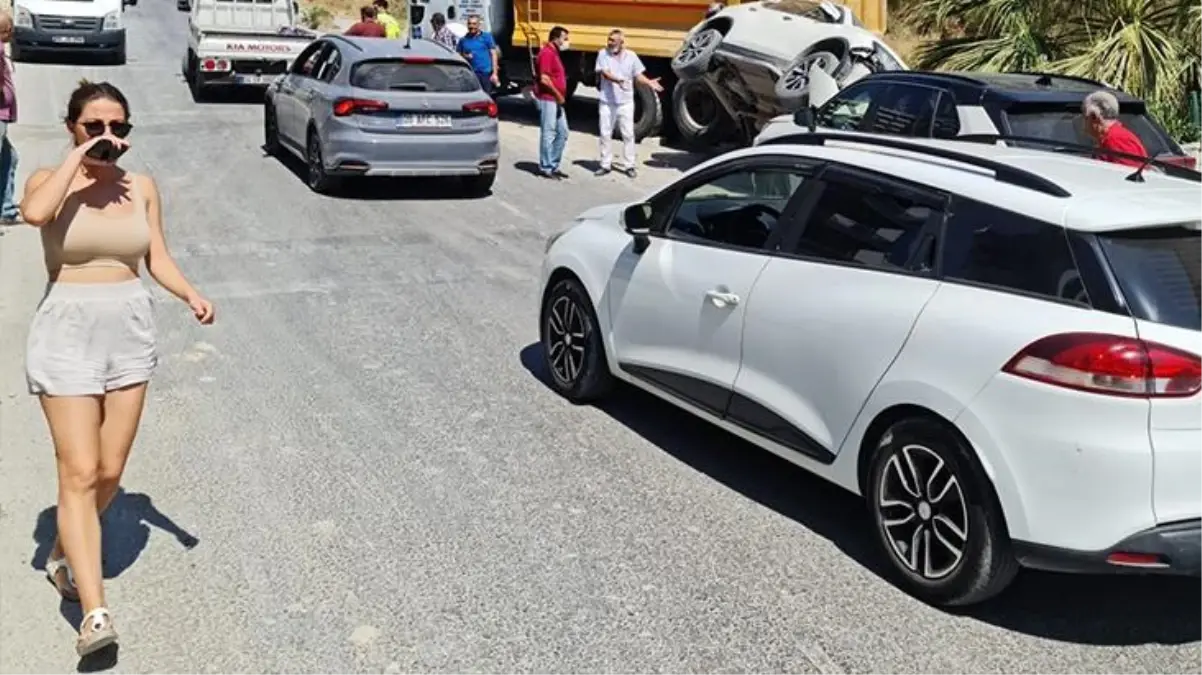 Freni patlayan kamyon, yokuş aşağı önüne ne kattıysa biçti geçti