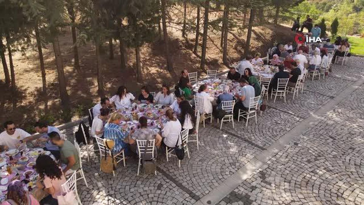Geleneksel sanatçılar Sındırgı'da buluştu