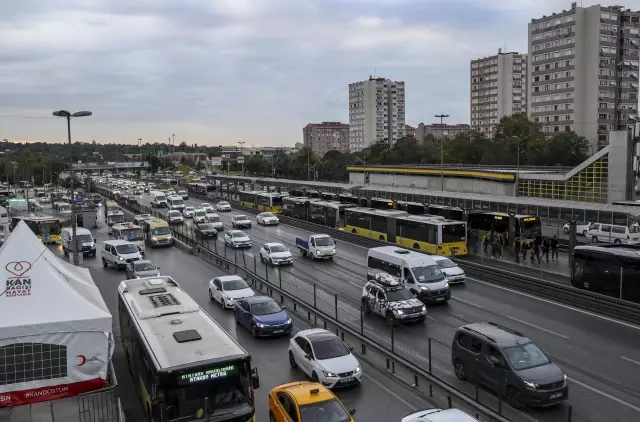 Sabah saatlerinde trafik yoğunluğu yaşanıyor (2)