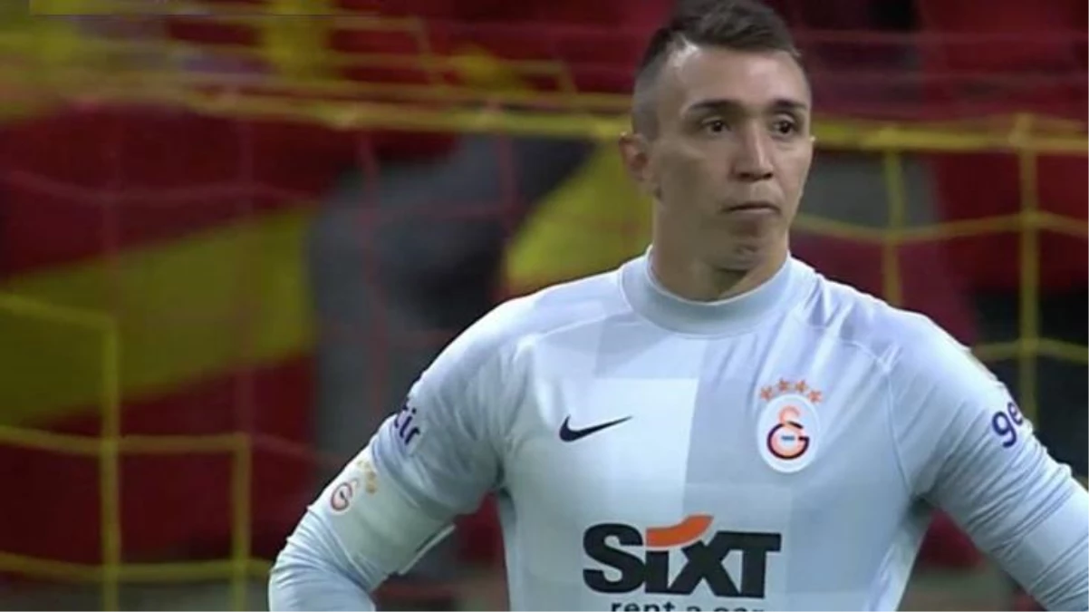 Kayserispor maçında 6 dakikada 2 gol yiyen Muslera, Galatasaray taraftarını sıkıntıdan çıkardı