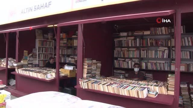 Kitapseverler Kadıköy'de sahafta buluştu