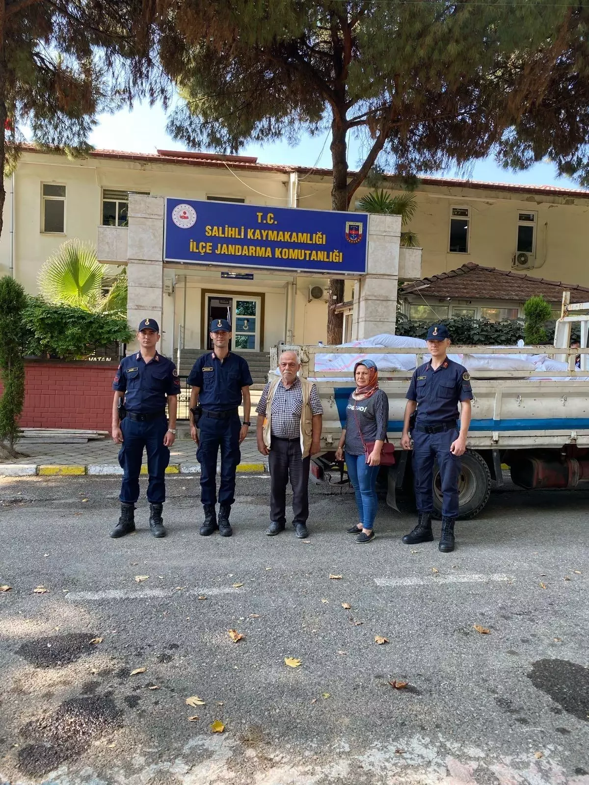Manisa'da üzüm üreticilerini dolandırdığı öne sürülen şüpheliler aranıyor