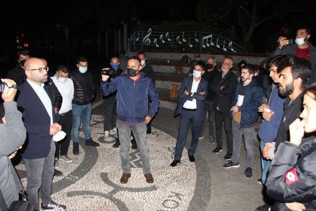 ogrenciler geceyi parkta gecirdi vali yurt 3 14412350 o
