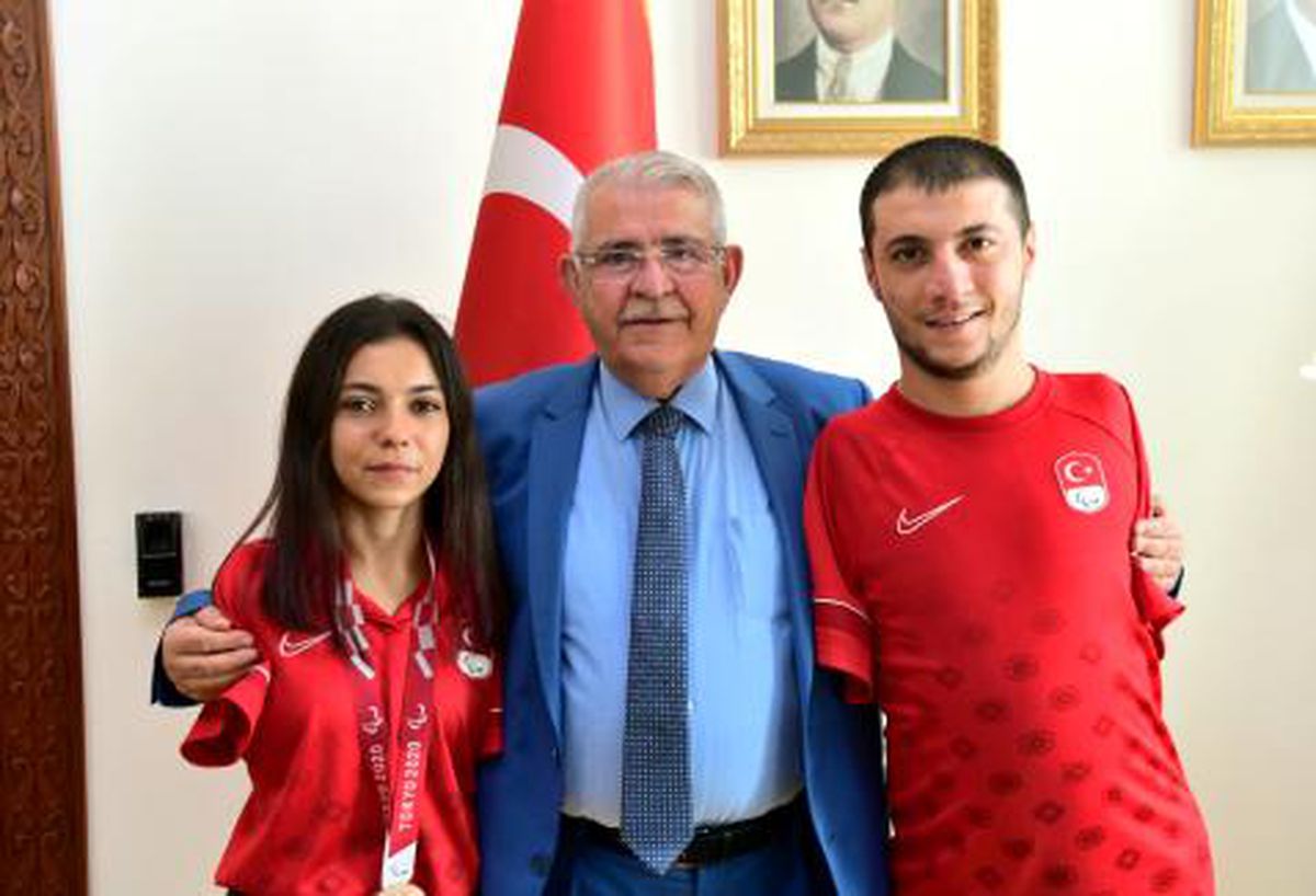 Paralimpik Sporcularımız Başkan Mahçiçek'i Ziyaret Etti
