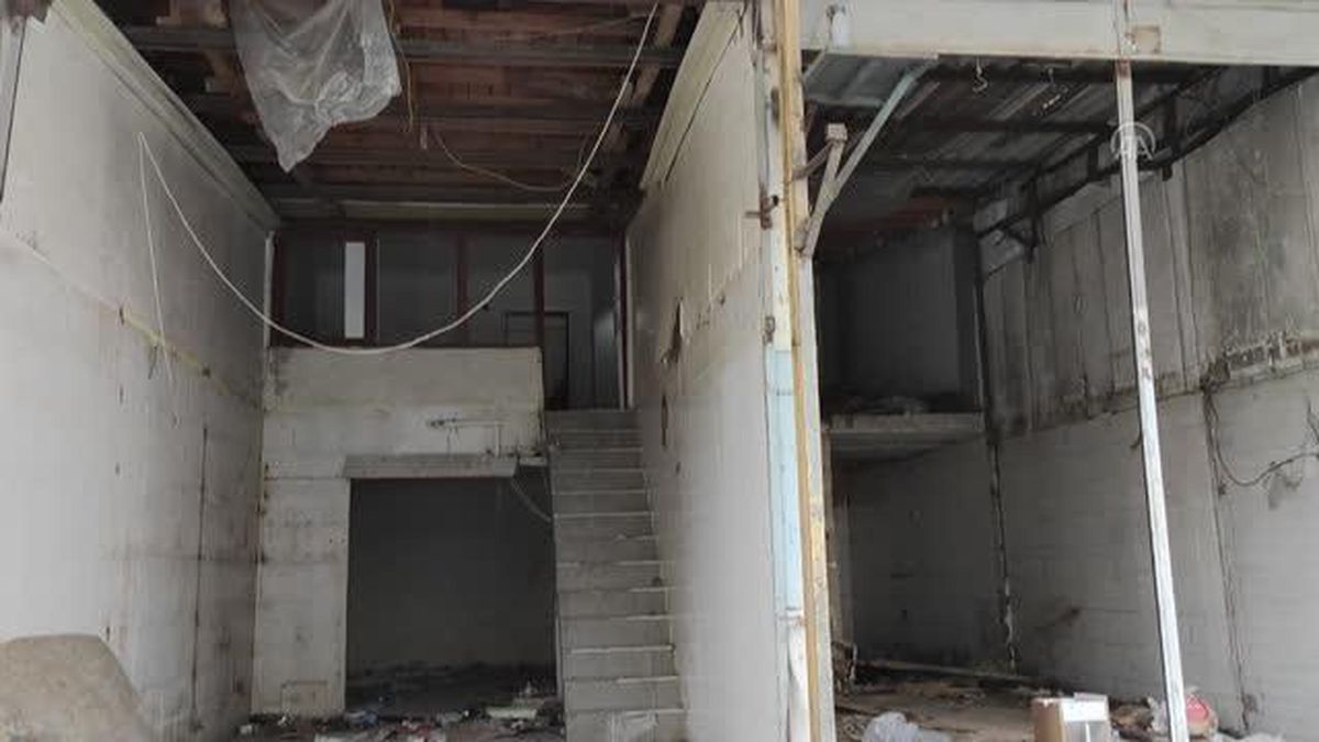 Rami Kuru Gıda Hali'nde boşaltılan dükkanların iç kısmı yıkıldı